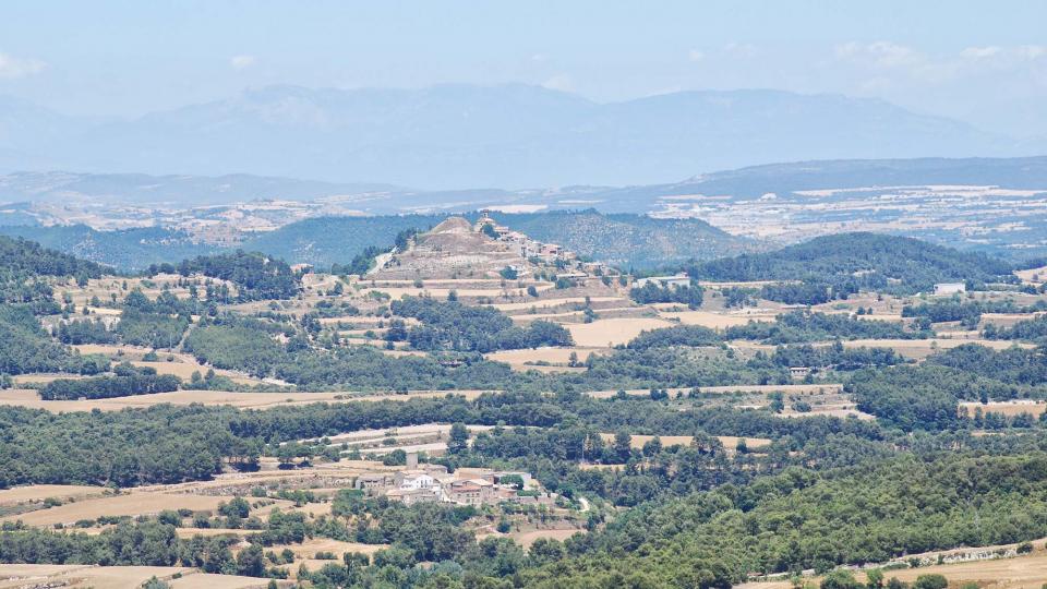 Vista d'Argençola i Contrast dels Plans de Ferran