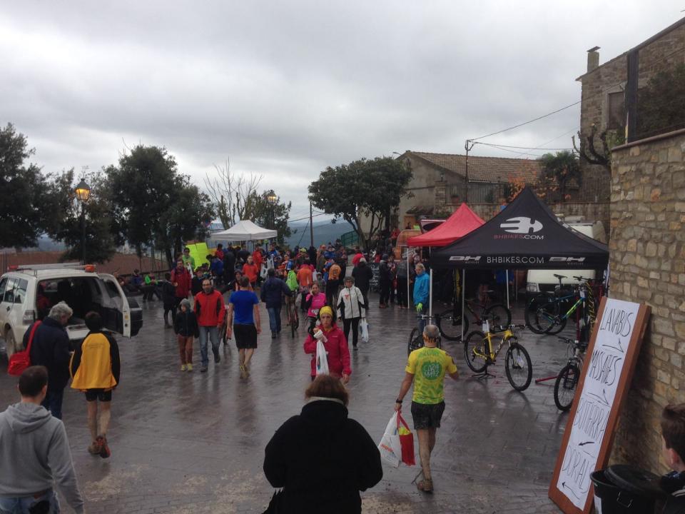 28.11.2016 Vista de la plaça  Argençola -  James Mc Kinnell