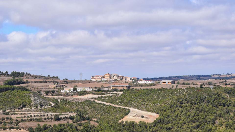 16.9.2017 vista del poble  Carbasí -  Ramon Sunyer