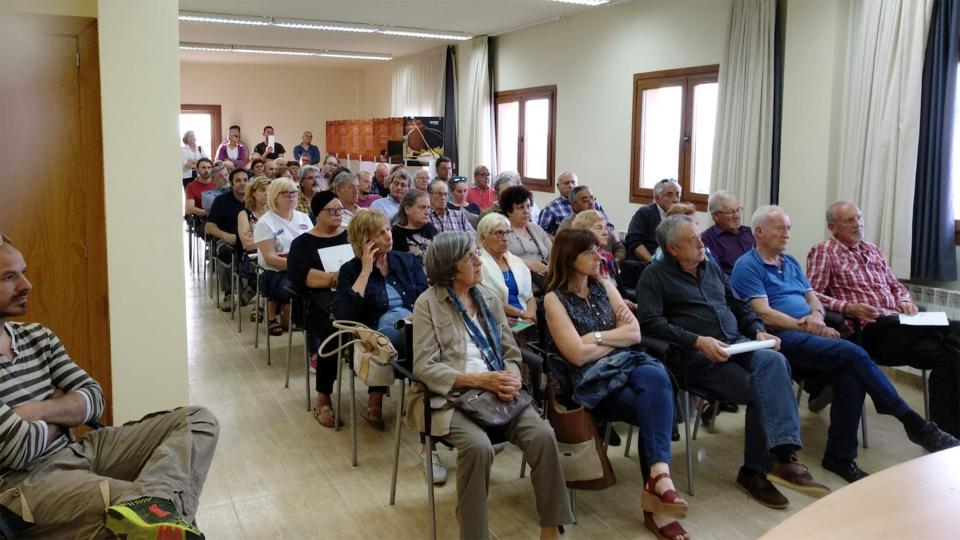 La reunió va aplegar un nombrós grup de veïns - Argençola