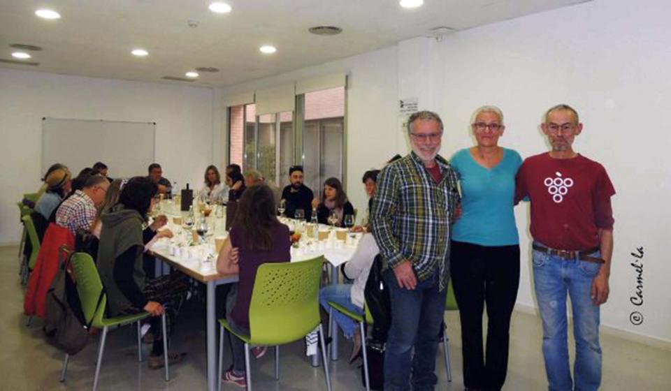 Astrid van Ginkel, directora de Fitomón, amb Marià Miquel i Pep Llobet del Col·lectiu Sumollant, Associació de Petits Viticultors de la Conca d’Òdena