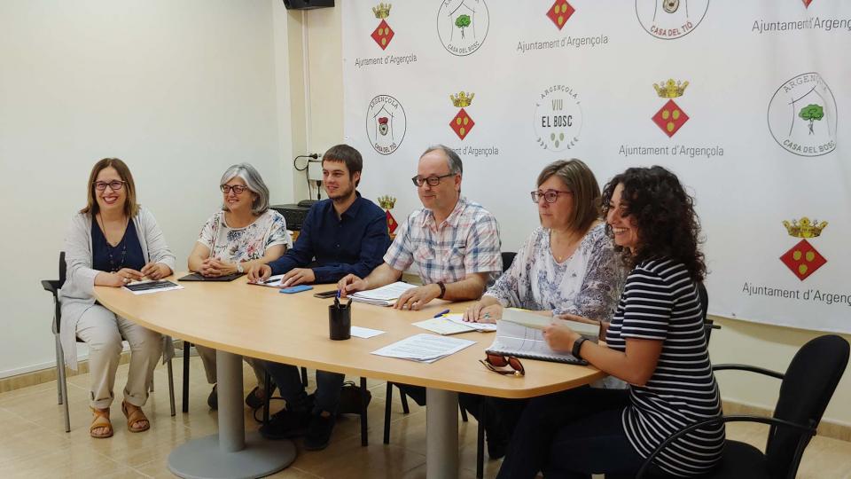 D'esquerra a dreta, Marina Berenguer, Maria Descarrega, Josep Albareda, Gumersind Parcerisas, Sònia Duran (secretària) i Mercè Hernàndez