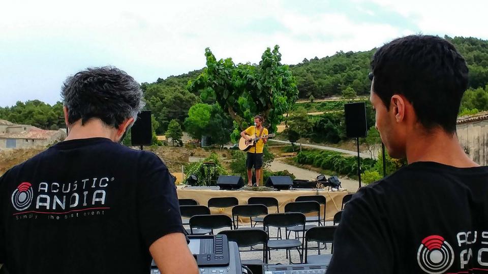 13.7.2019 preparatius del concert  Rocamora -  Martí Garrancho