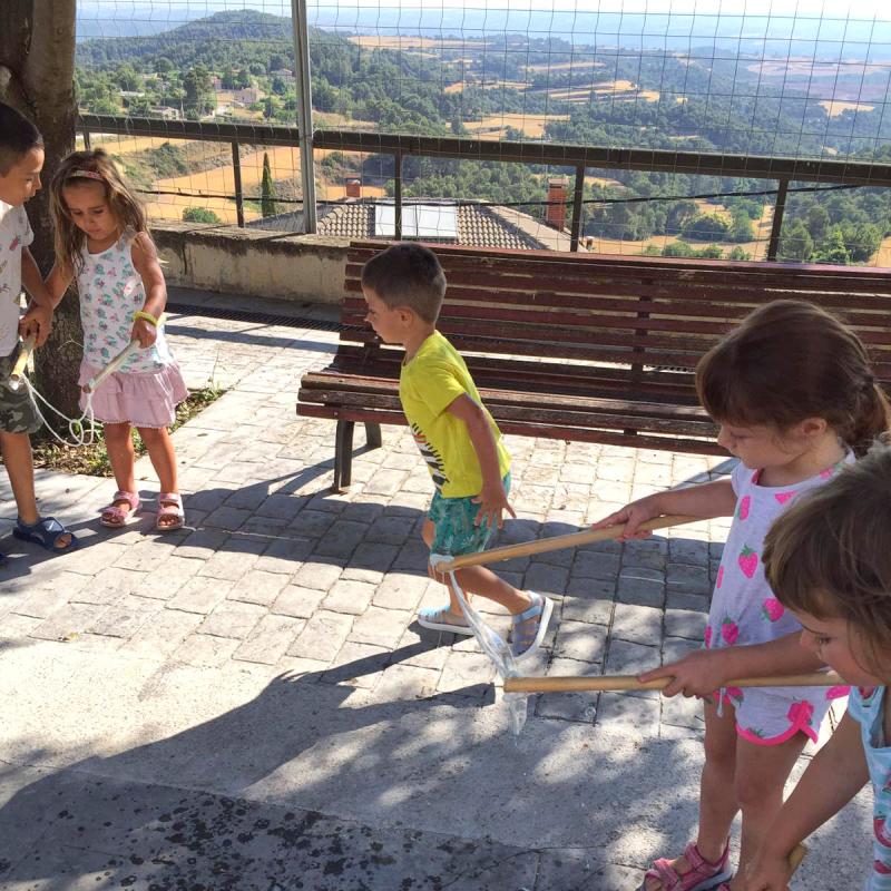 23.7.2019 Fent bombolles de sabó  Argençola -  Animans