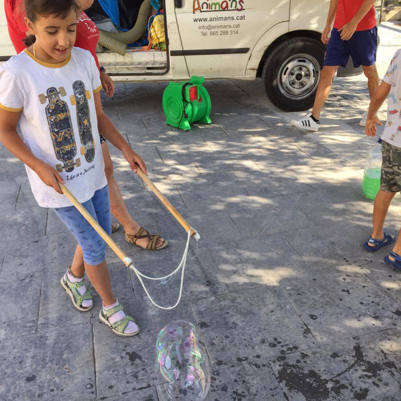 23.7.2019 Fent bombolles de sabó  Argençola -  Animans