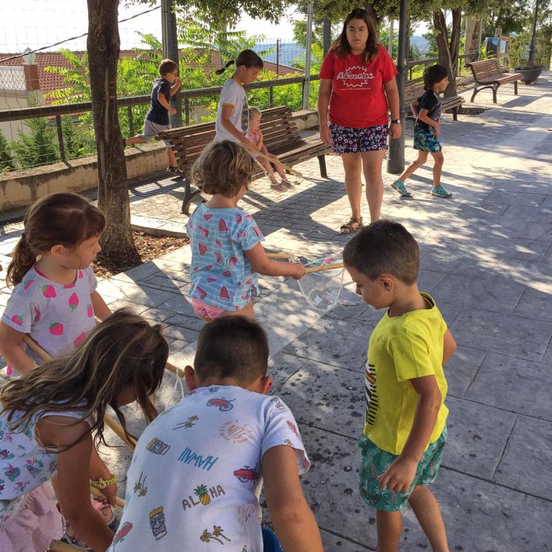 23.7.2019 Fent bombolles de sabó  Argençola -  Animans