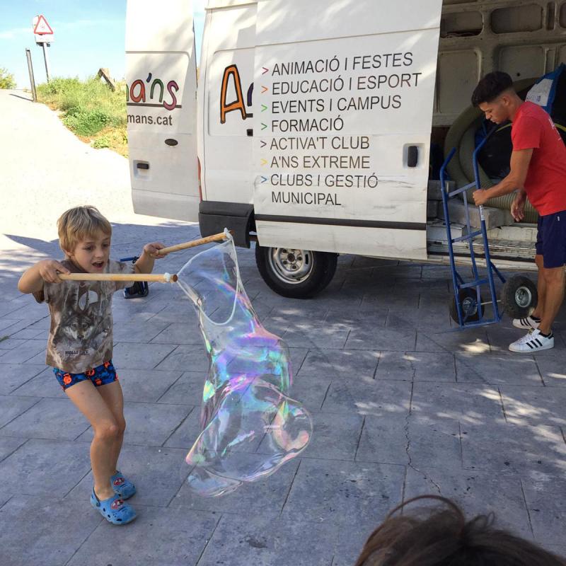 23.7.2019 Fent bombolles de sabó  Argençola -  Animans