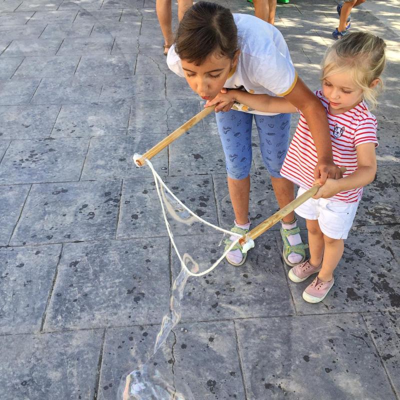 23.7.2019 Fent bombolles de sabó  Argençola -  Animans