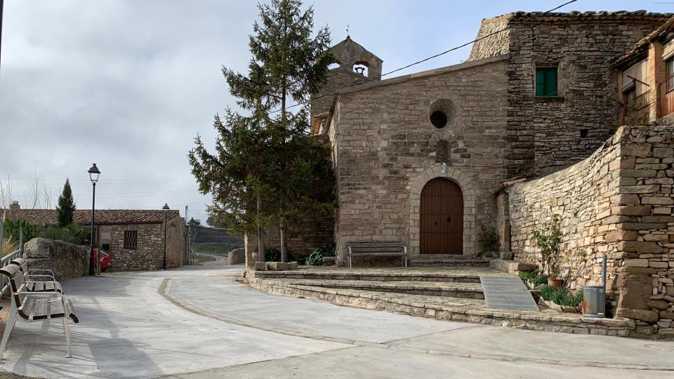 Obres d'arranjament al carrer principal de Carbasí