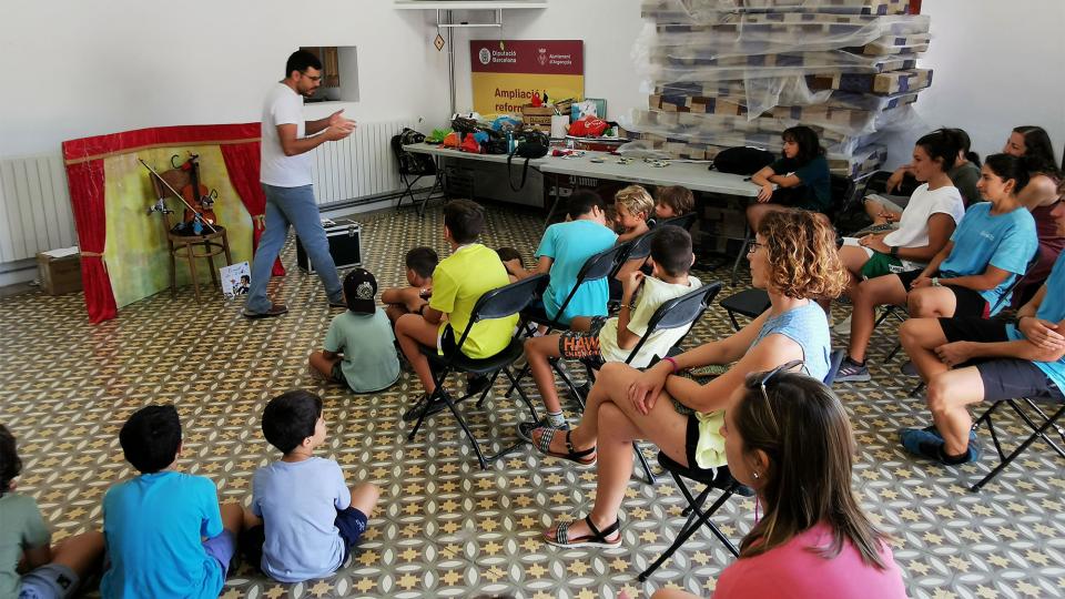 2.8.2022 Conte el concert més petit del món de Gal Gomila  Porquerisses -  Martí Garrancho