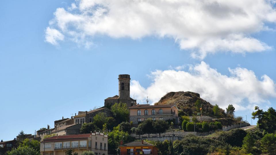 13.5.2019 Vista de l'església i el castell  Argençola -  Ramon  Sunyer