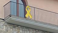 Argençola: Llaç groc presidint el balcó de l'ajuntament  Martí Garrancho